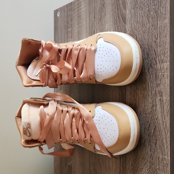 Women Jordan 1s Retro Praline - Picture 2 of 5